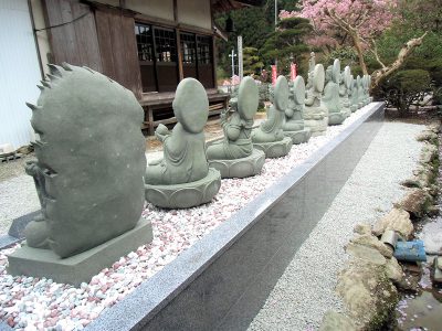 善長寺様　十三仏石像