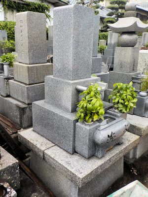 既存石塔洗浄と納骨台のやり換え